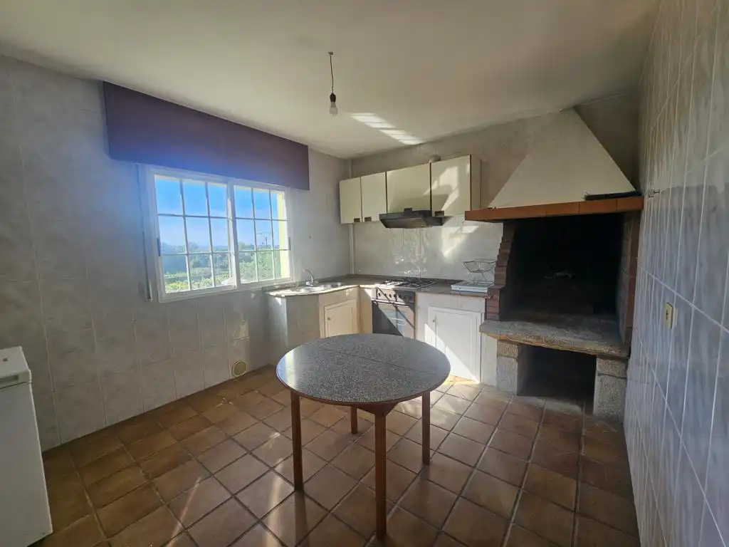 Cuina de Casa o xalet en venda en Boiro amb Calefacció, Jardí privat i Parquet