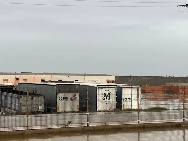 Außenansicht von Fabrikhallen zum Verkauf in Alcolea de Cinca