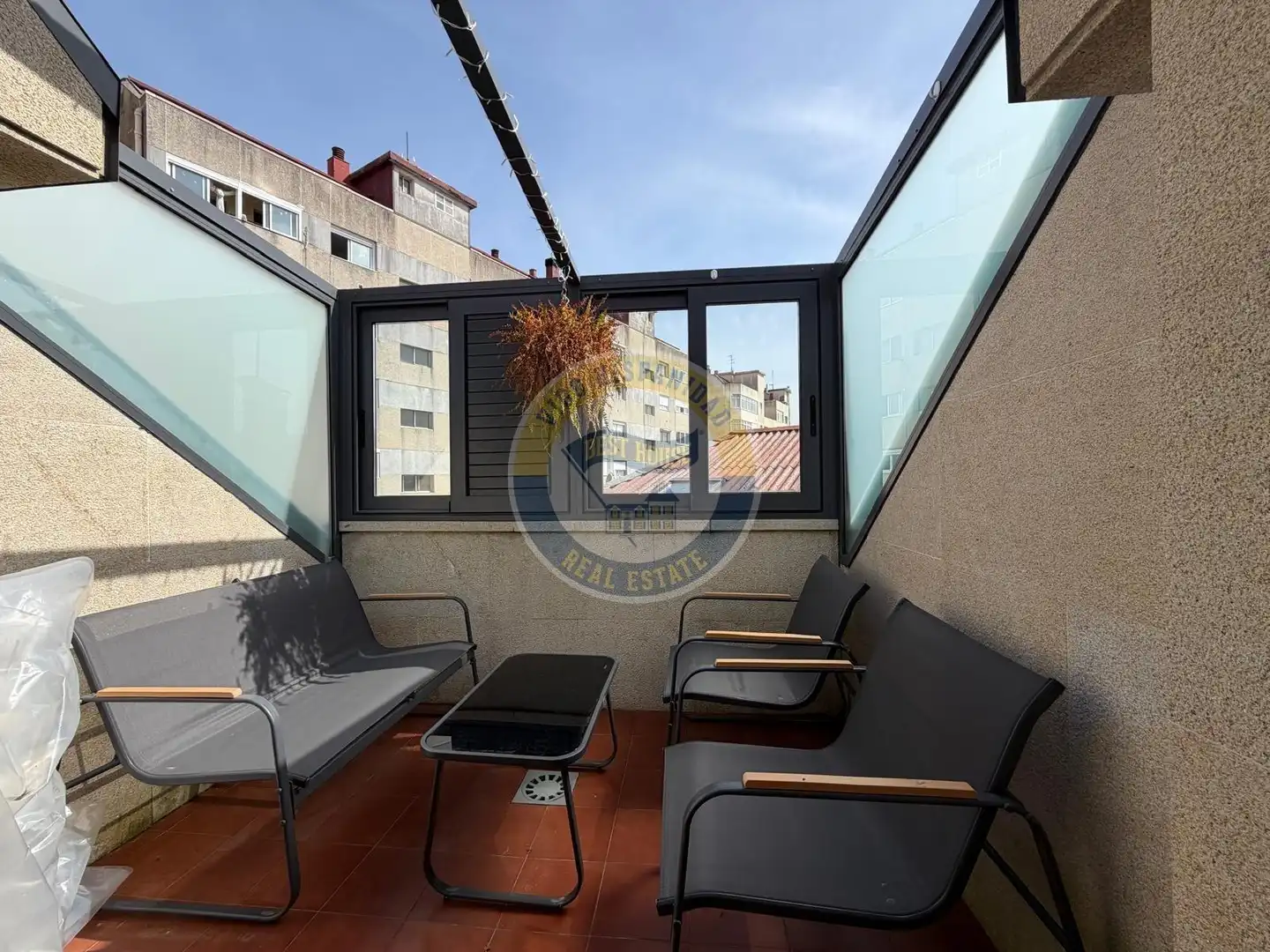 Terraza de Ático en venta en Vigo  con Calefacción, Parquet y Terraza