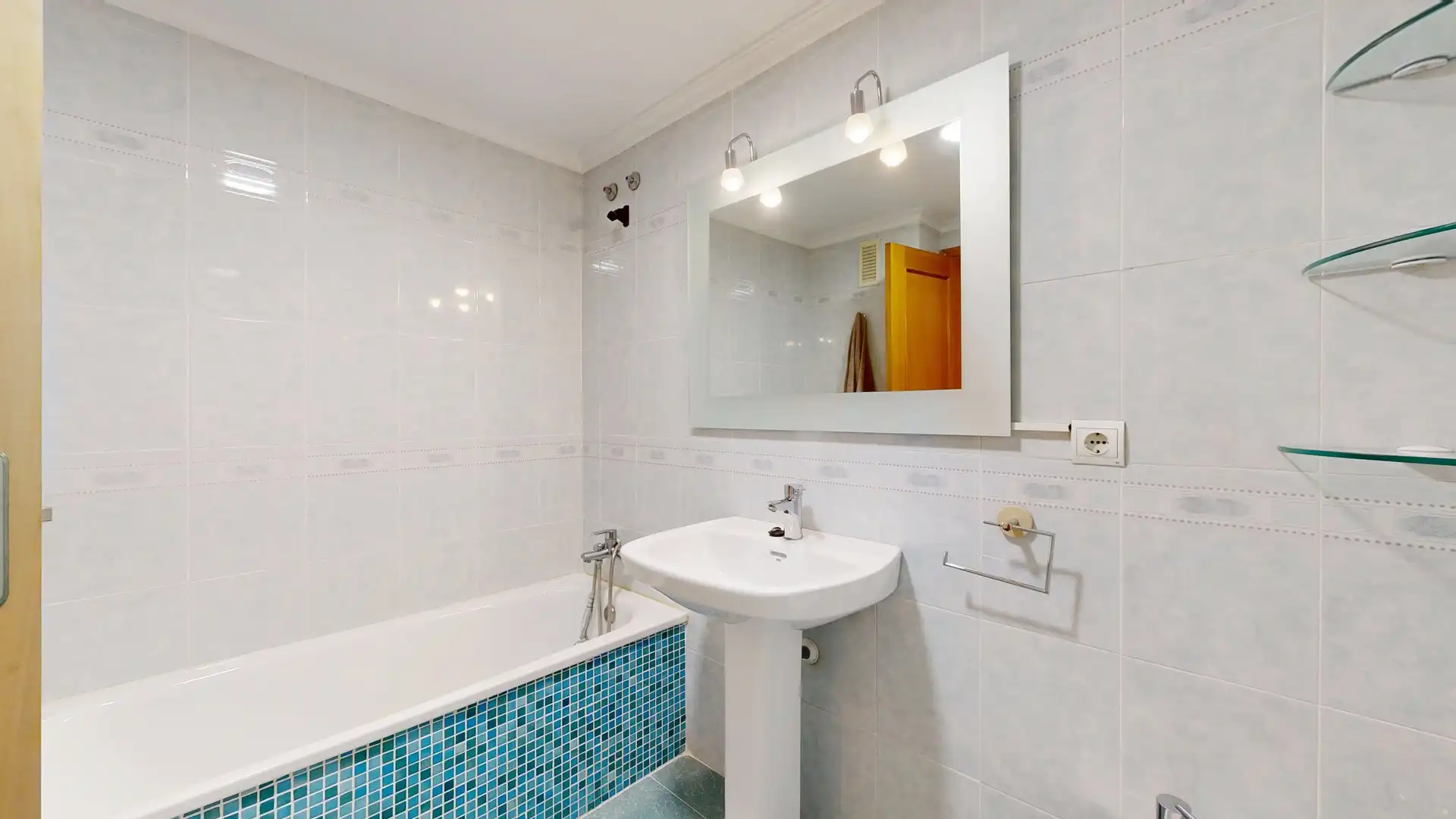 Baño de Piso en venta en Torrent con Aire acondicionado, Calefacción y Terraza
