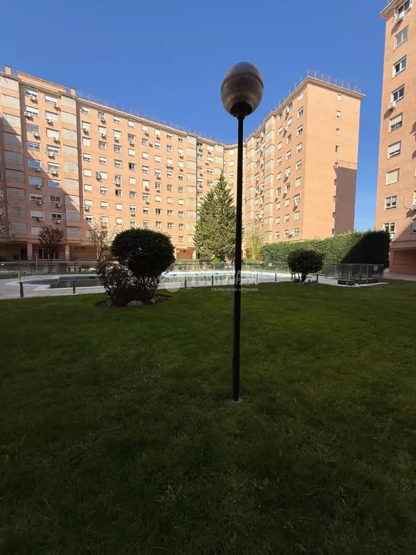 Aparcament de Pis en venda en Madrid