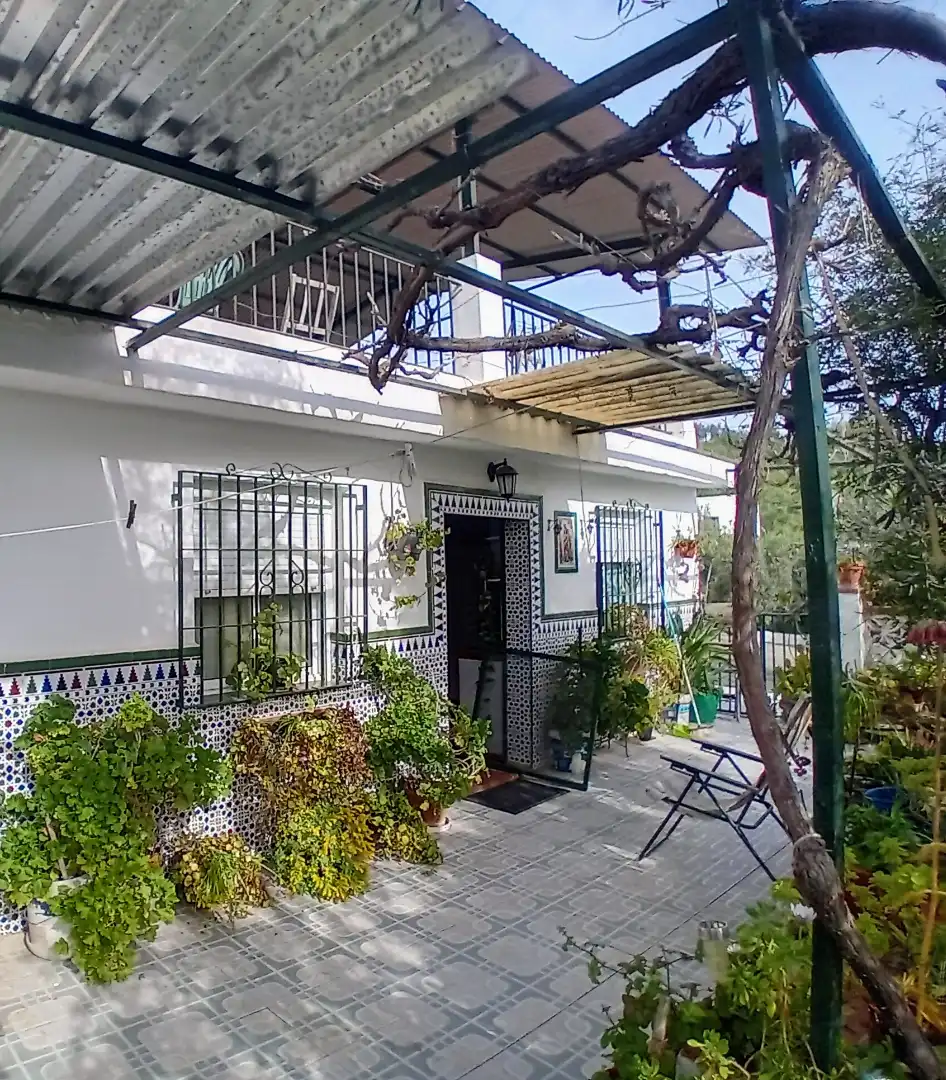 Casa rústica con piscina en venta en Alozaina