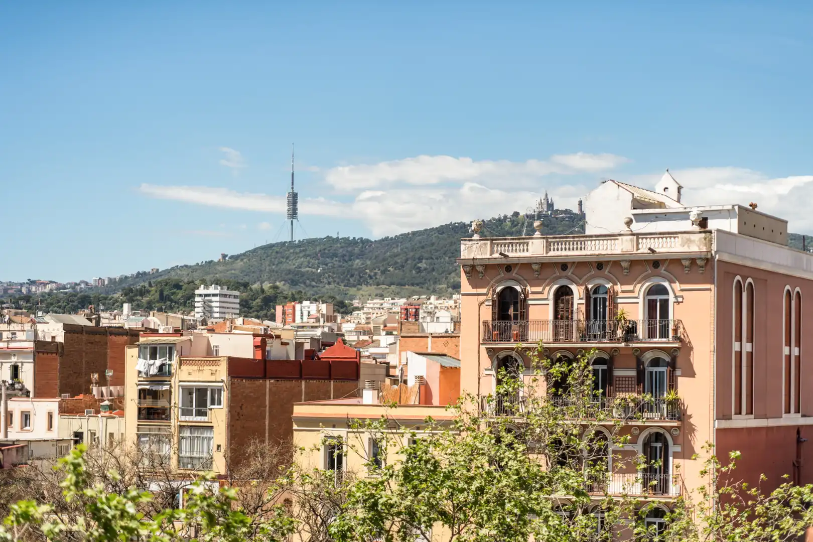 Vista exterior de Piso en venta en Barcelona con Balcón