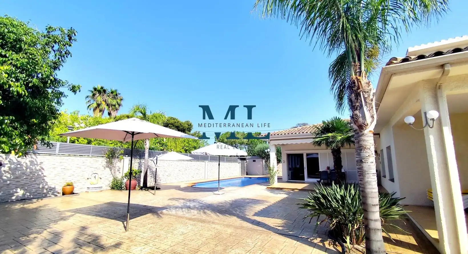 Exterior view of Houses for sale in Roda de Berà  with Heating and Swimming Pool