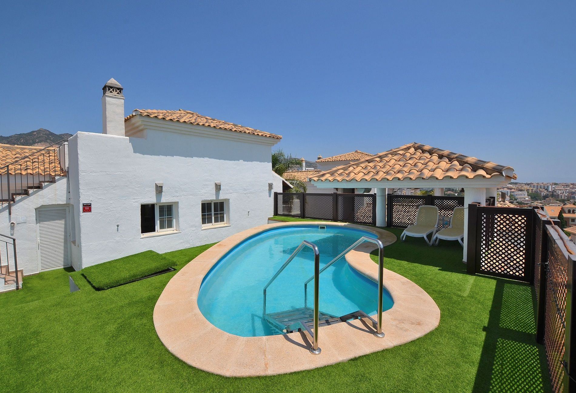 Swimming pool of Attic for sale in Benalmádena  with Air Conditioner, Terrace and Swimming Pool
