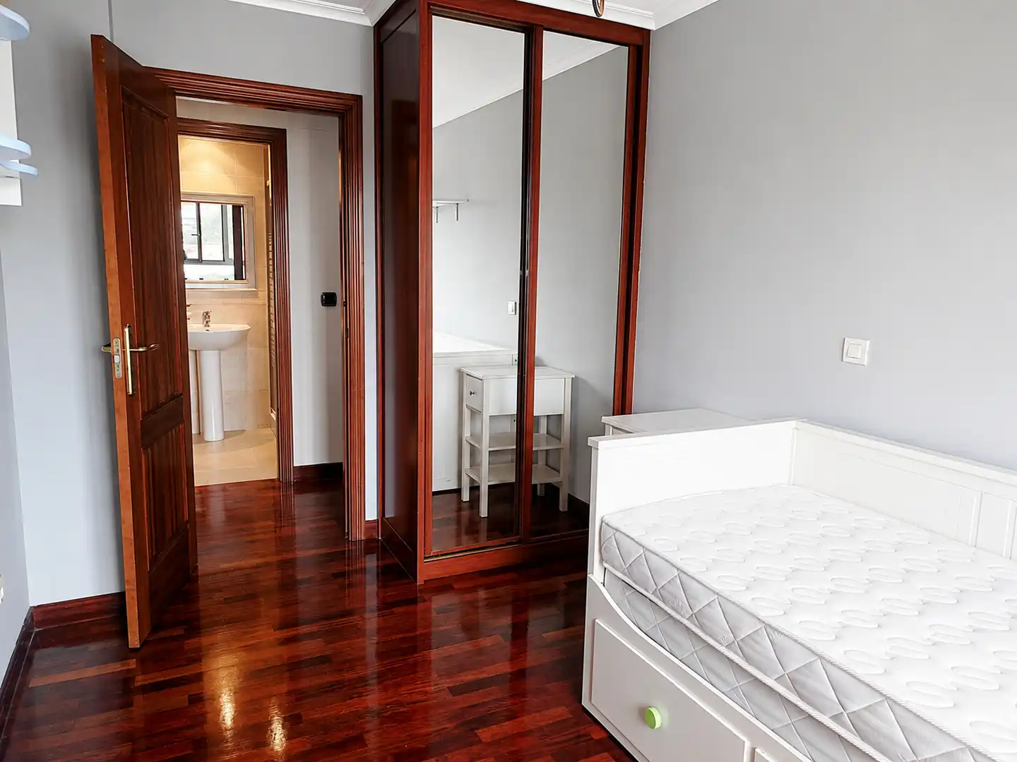 Schlafzimmer von Wohnung zur Miete in Santander mit Heizung, Terrasse und Abstellraum
