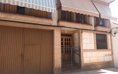 Außenansicht von Erdgeschoss zum verkauf in Miguelturra mit Heizung, Terrasse und Abstellraum