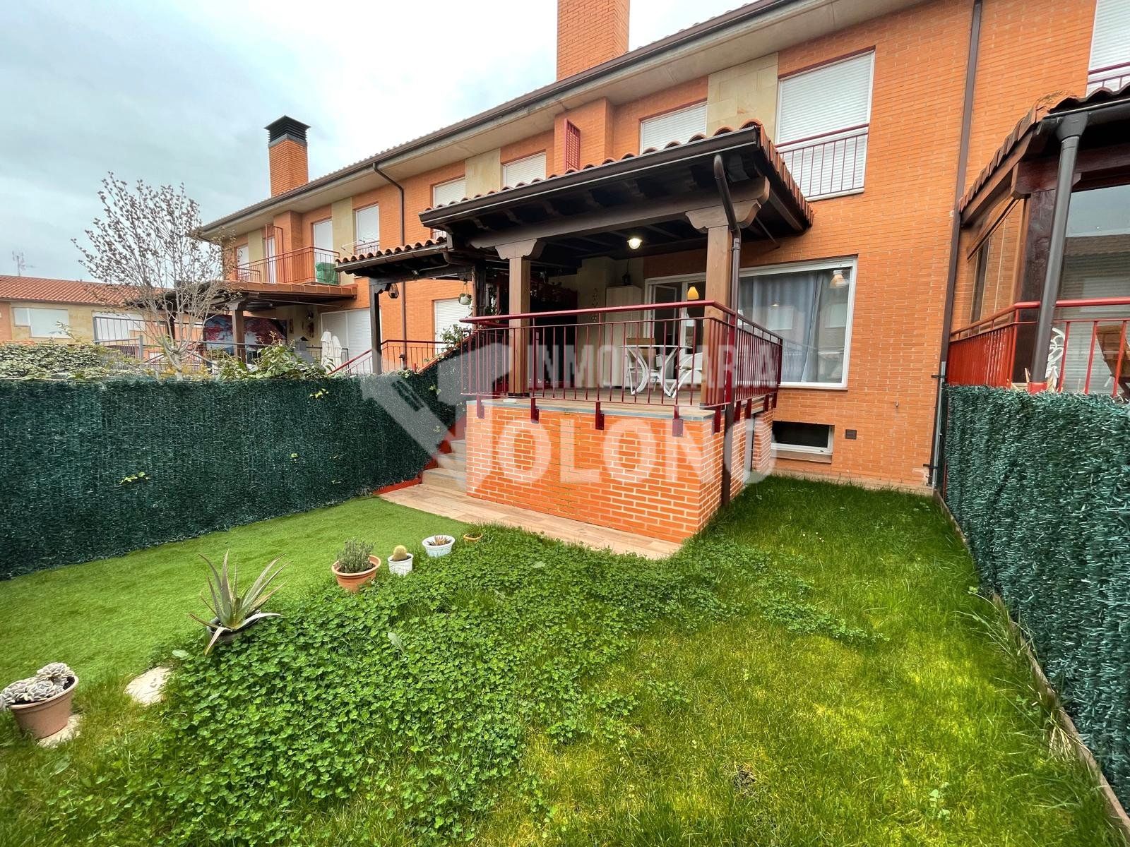 Terrasse von Einfamilien-Reihenhaus zum Verkauf in Alesanco mit Heizung, Privatgarten und Möbliert