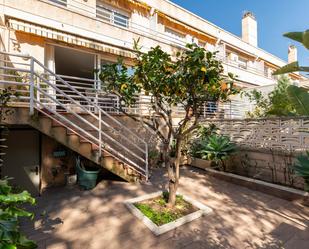 Vista exterior de Casa o xalet en venda en Castelldefels amb Aire condicionat, Calefacció i Jardí privat