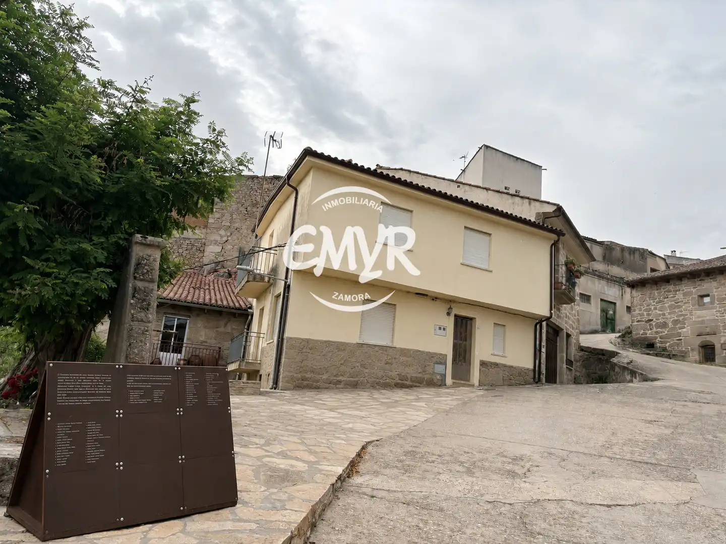 Vista exterior de Casa adosada en venta en Fermoselle con Trastero y Balcón