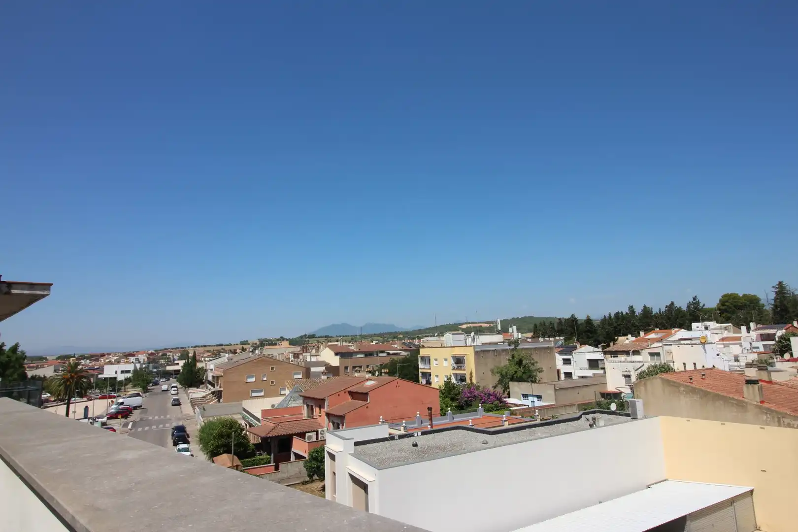 Vista exterior de Dúplex en venda en Figueres amb Calefacció i Terrassa