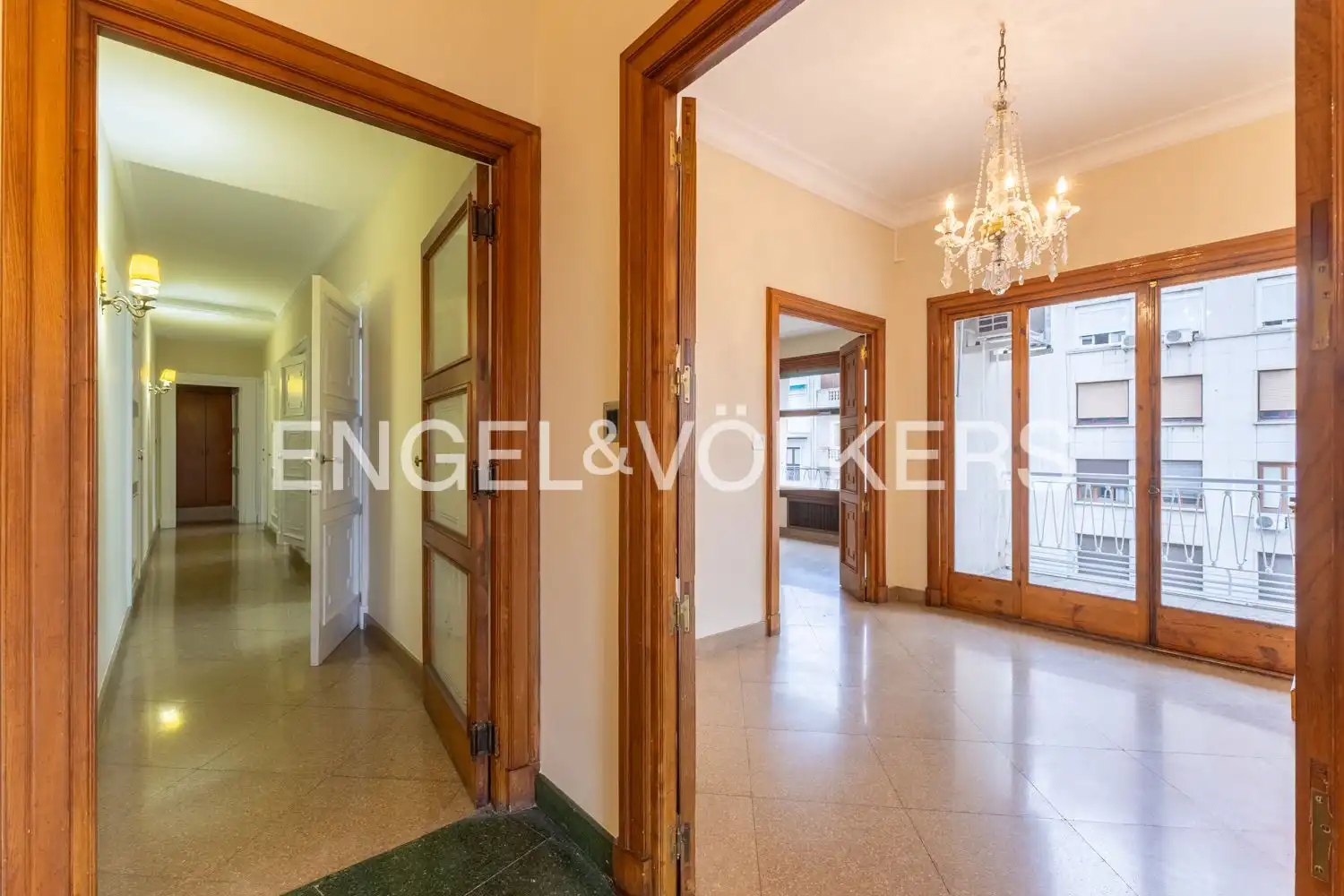 Wohnung zur Miete in Valencia mit Klimaanlage, Heizung und Terrasse