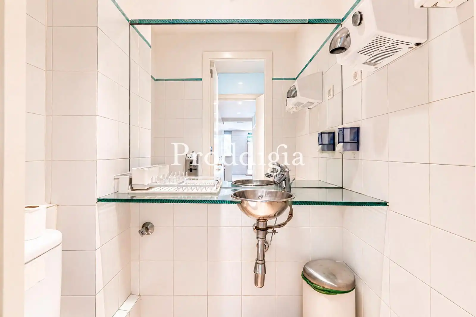Baño de Oficina de alquiler en Barcelona con Aire acondicionado y Calefacción