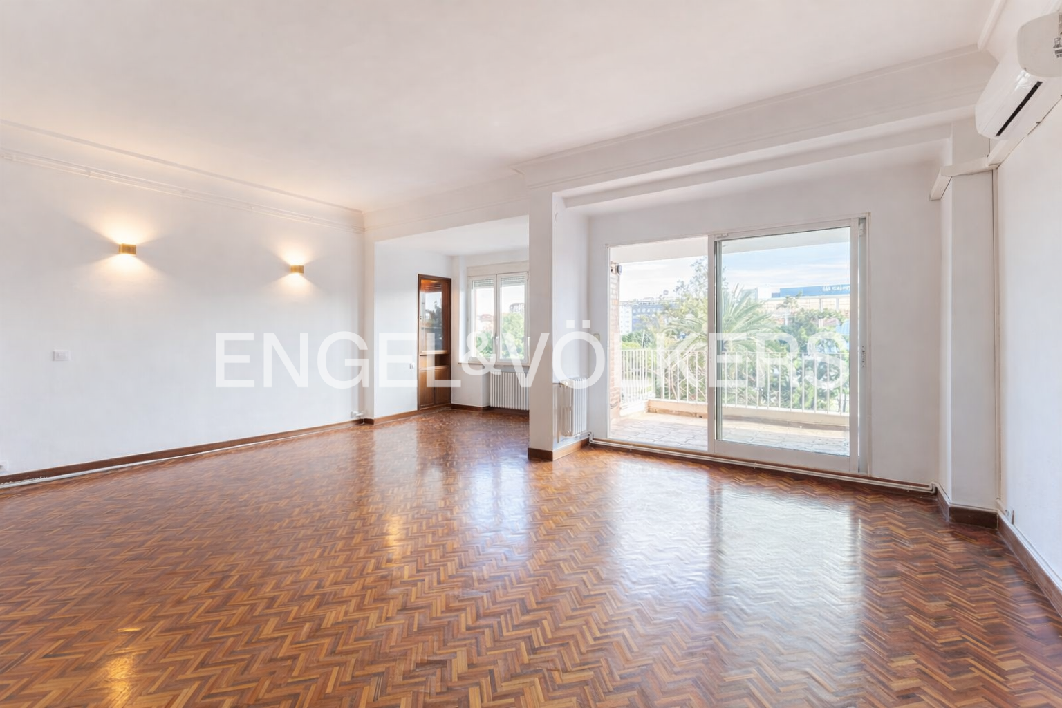Living room of Flat to rent in  Valencia Capital  with Air Conditioner, Heating and Parquet flooring
