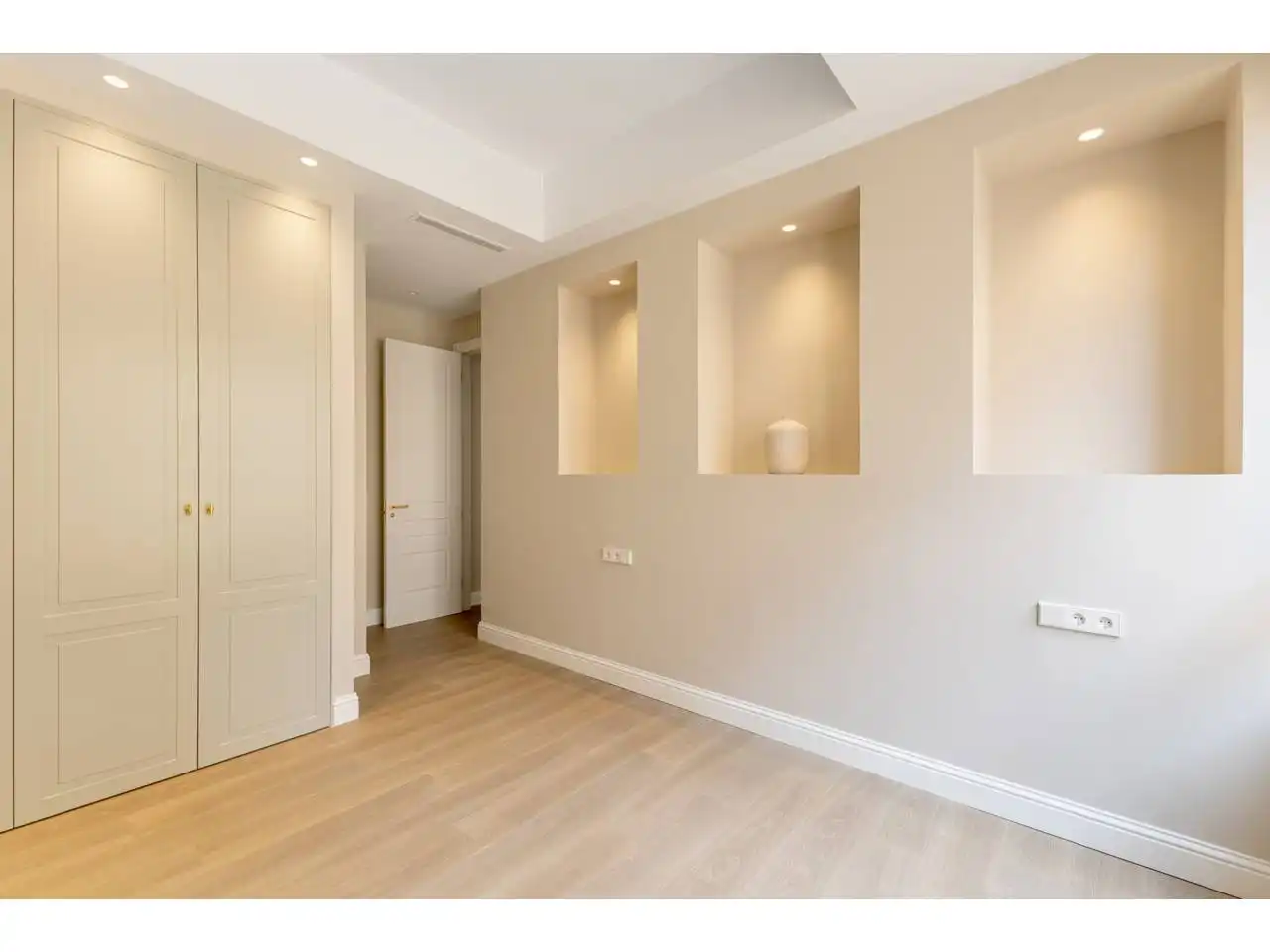 Flat for sale in Valencia  with Air Conditioner, Heating and Parquet flooring