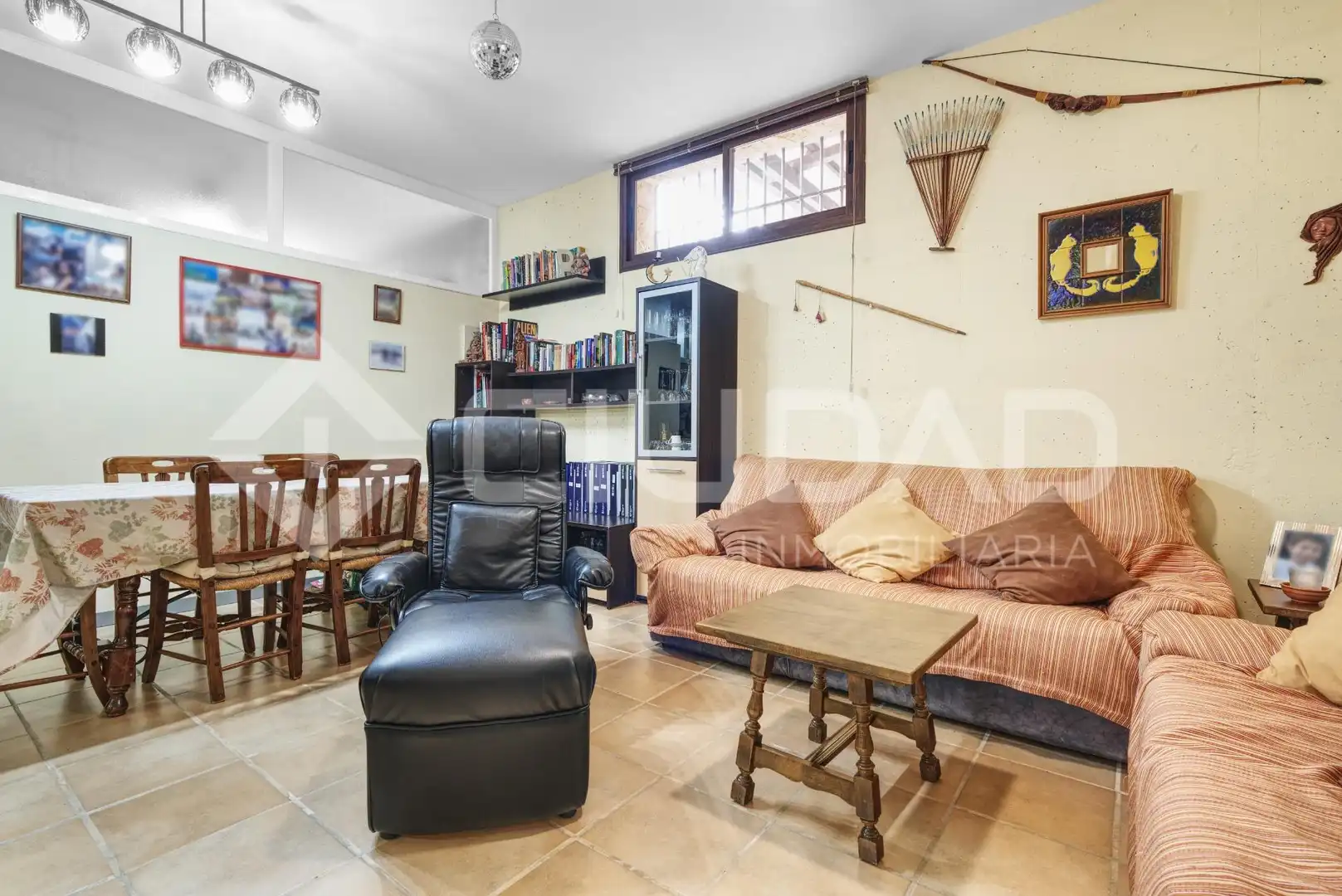 Sala d'estar de Casa o xalet en venda en Castilleja de la Cuesta amb Aire condicionat, Jardí privat i Terrassa
