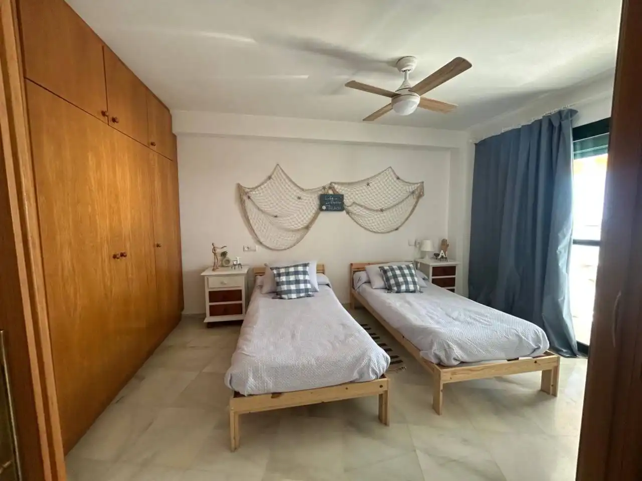 Habitación de Apartamento de alquiler en Benalmádena con Aire acondicionado, Calefacción y Terraza