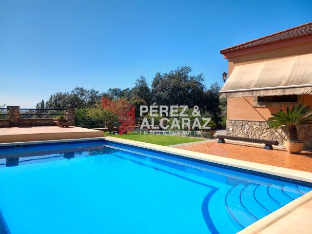 Swimming pool of House or chalet for sale in Hornachuelos  with Air Conditioner, Private garden and Swimming Pool