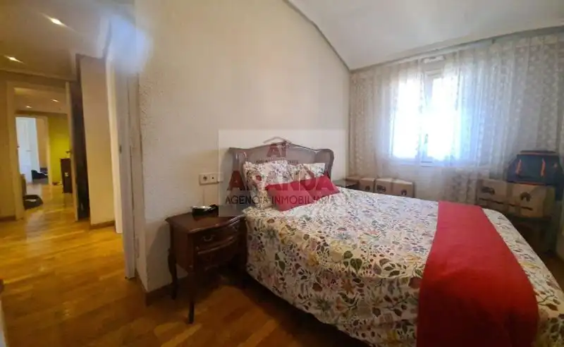 Habitación de Ático en venta en Zaragoza con Calefacción y Terraza
