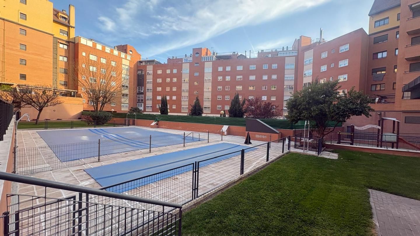 Vista exterior de Piso en venta en Alcalá de Henares con Aire acondicionado, Calefacción y Trastero