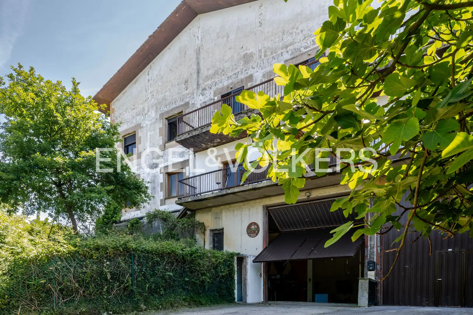 Vista exterior de Casa adosada en venda en Donostia - San Sebastián  amb Calefacció, Jardí privat i Terrassa
