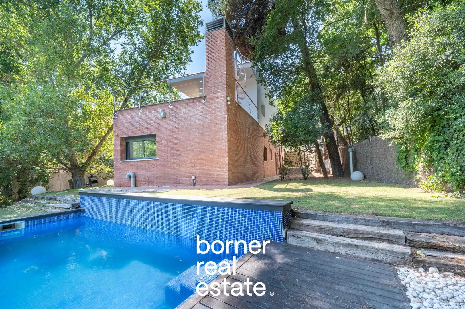 Vista exterior de Casa o chalet en venta en Sant Cugat del Vallès con Aire acondicionado, Calefacción y Jardín privado