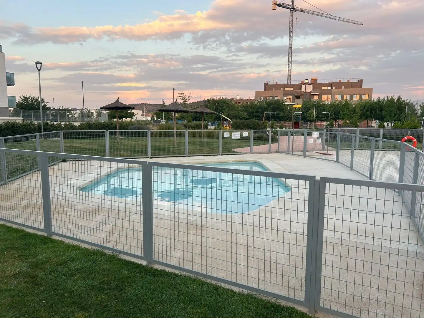 Piscina de Piso en venta en Villalbilla con Calefacción, Terraza y Trastero