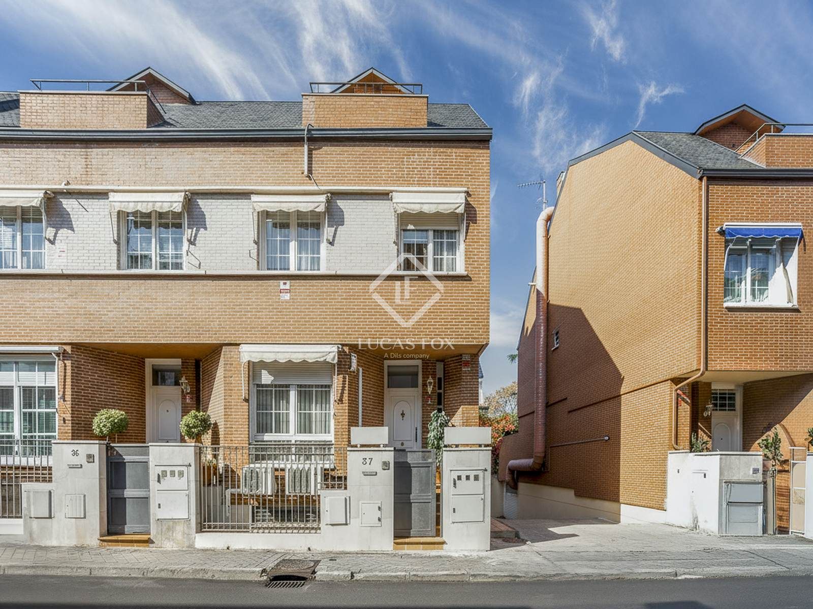 Exterior view of House or chalet for sale in  Madrid Capital  with Air Conditioner, Heating and Private garden
