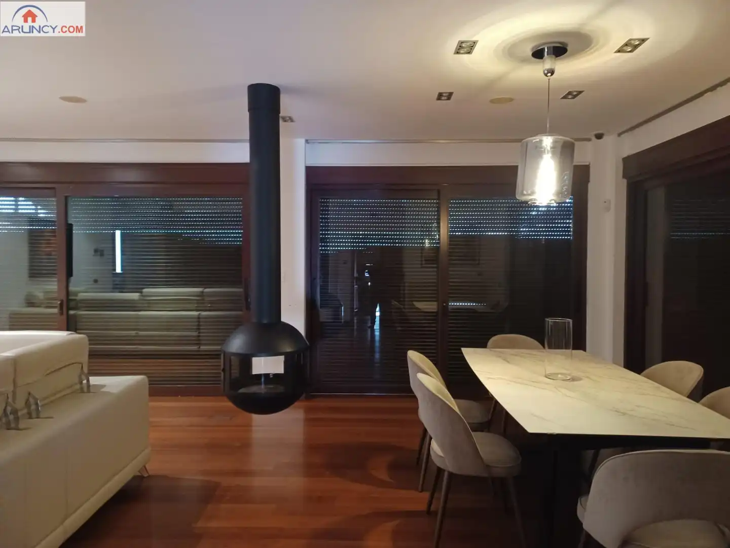 Menjador de Casa o xalet en venda en Alcalá de Guadaira amb Aire condicionat, Jardí privat i Traster