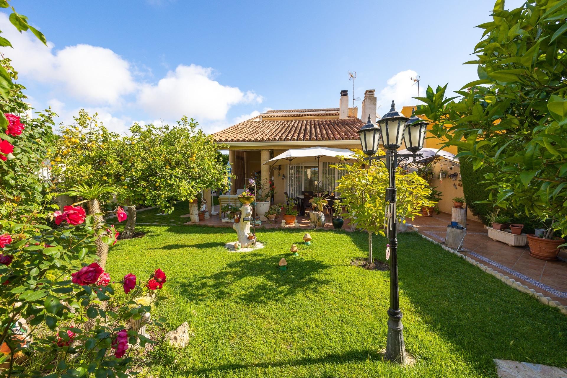 Garden of House or chalet for sale in  Madrid Capital  with Air Conditioner, Heating and Private garden
