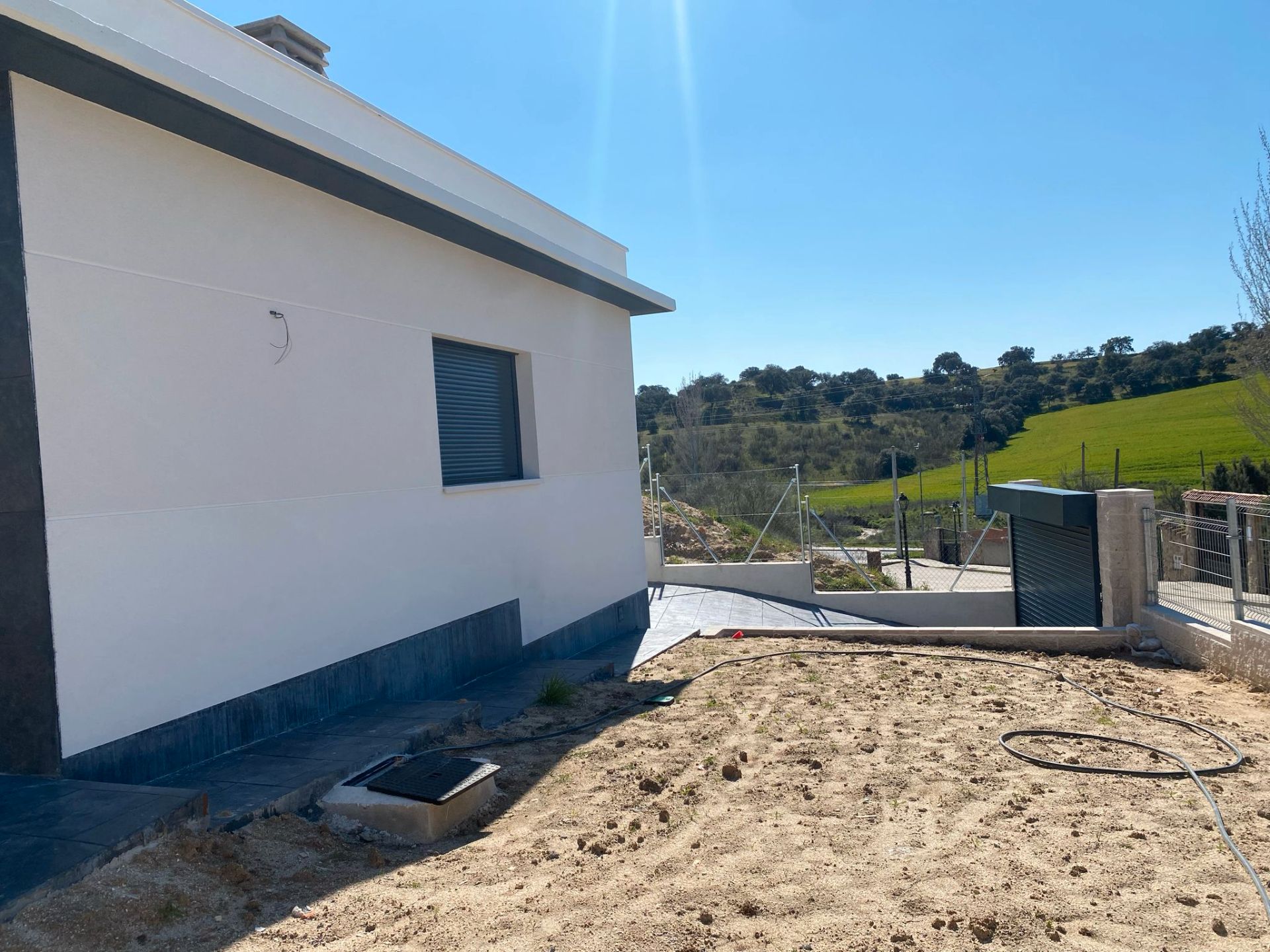Vista exterior de Casa adosada en venda en Villamantilla amb Aire condicionat, Calefacció i Jardí privat