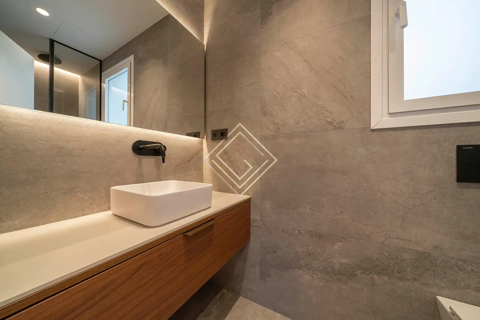 Badezimmer von Wohnung zum Verkauf in Madrid mit Klimaanlage, Heizung und Terrasse