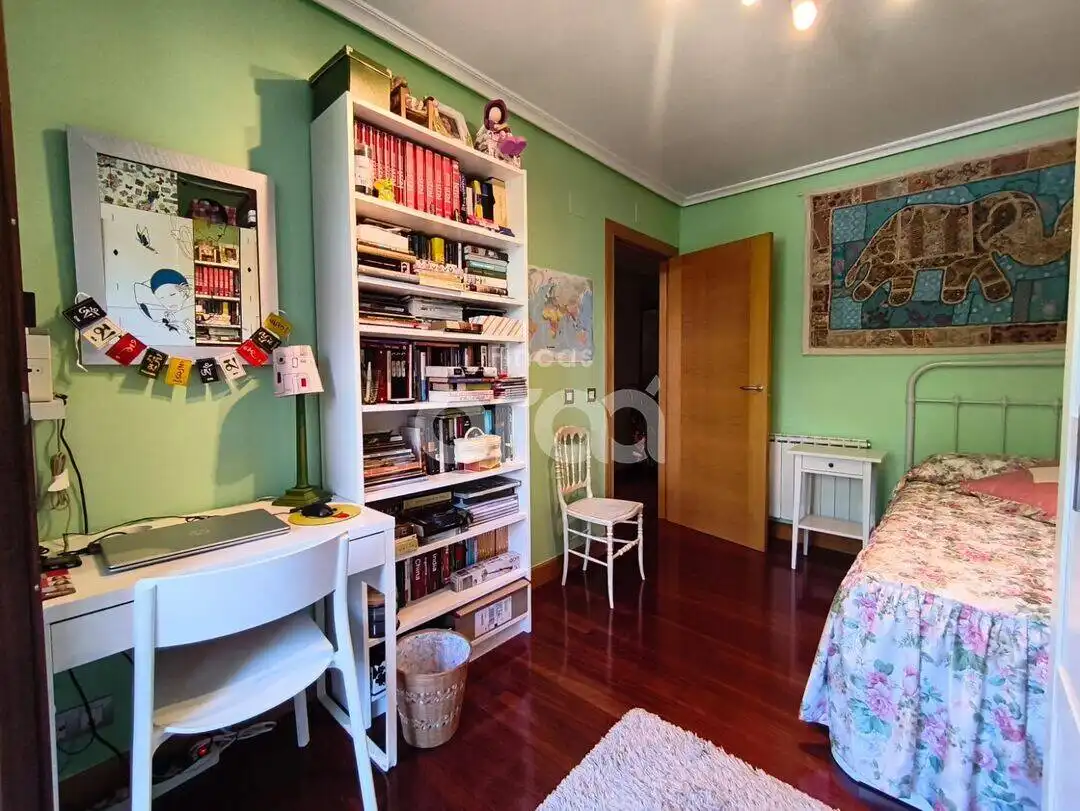 Bedroom of Flat for sale in Santurtzi   with Heating, Storage room and Balcony