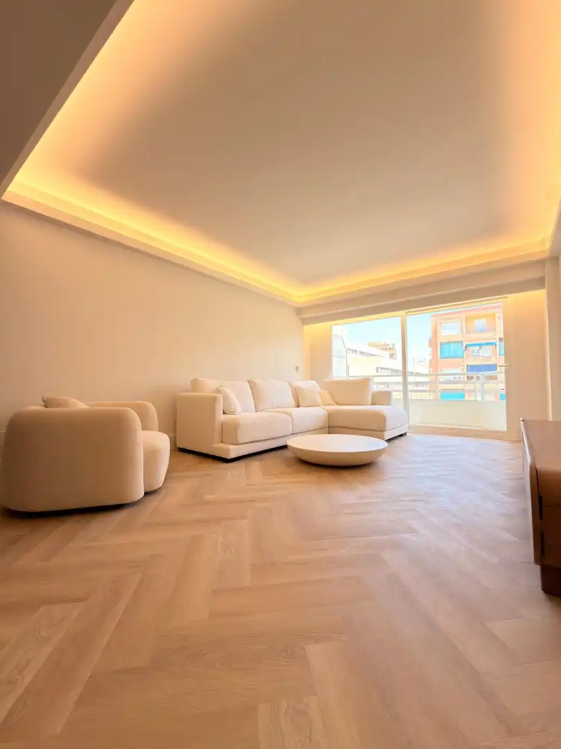 Sala d'estar de Pis en venda en Alicante / Alacant amb Calefacció, Parquet i Terrassa
