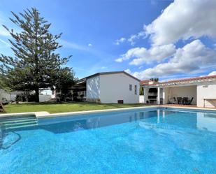 Piscina de Casa o xalet en venda en Benicasim / Benicàssim amb Jardí privat, Terrassa i Traster