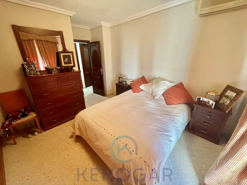 Bedroom of Flat for sale in Dos Hermanas
