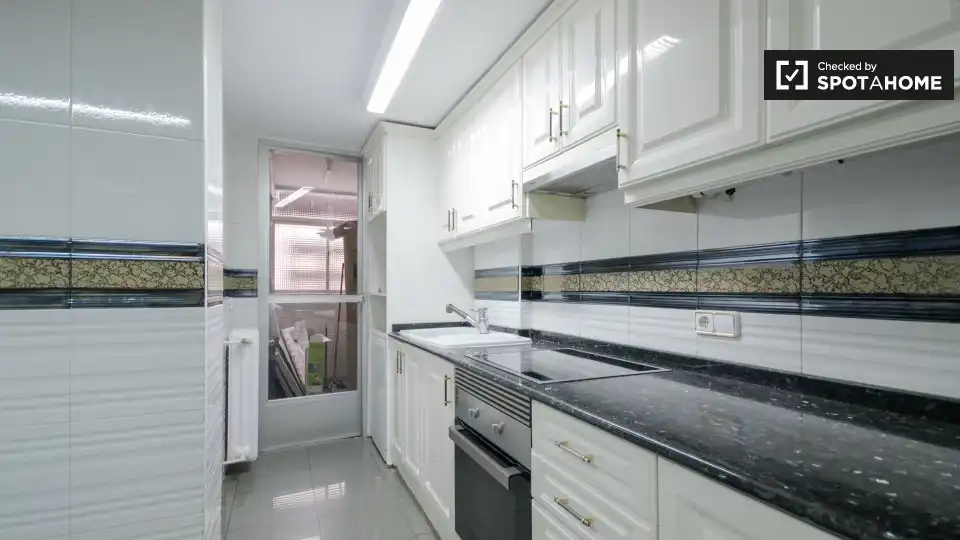 Cocina de Piso de alquiler en Alcalá de Henares con Aire acondicionado, Calefacción y Amueblado
