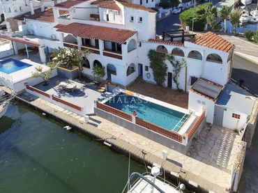 Casa amb piscina en venda a Illa cartago