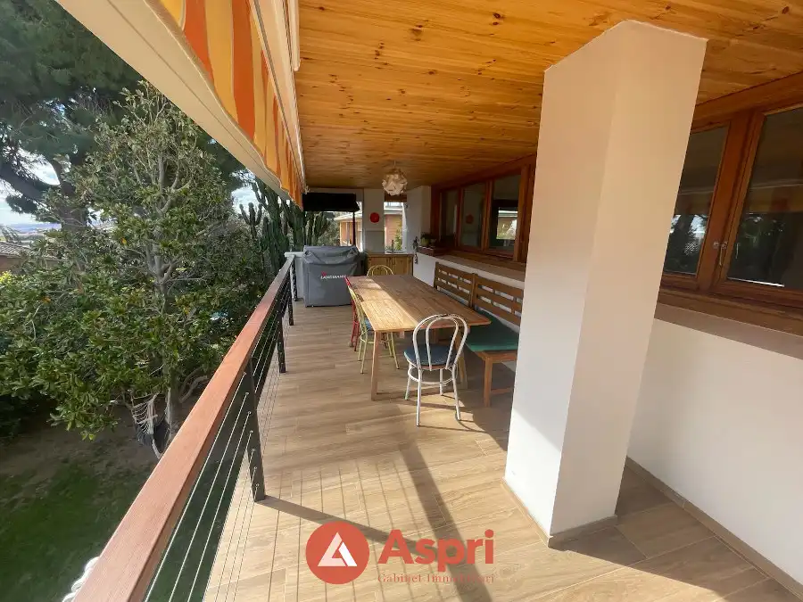 Terrassa de Casa o xalet en venda en Esplugues de Llobregat amb Aire condicionat, Calefacció i Jardí privat