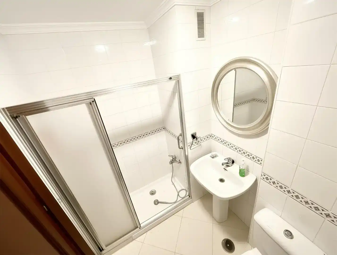 Badezimmer von Wohnung zur Miete in Málaga mit Klimaanlage