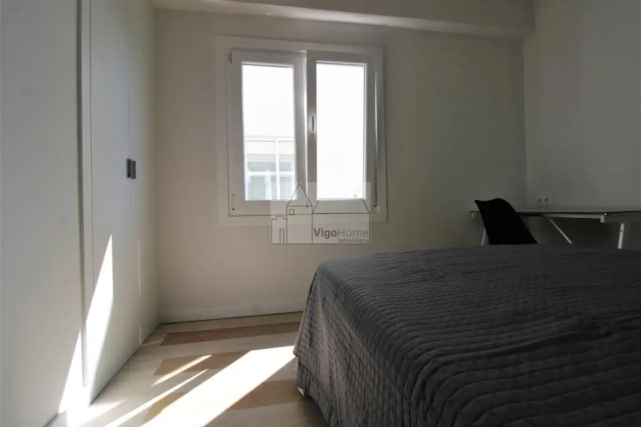 Schlafzimmer von Wohnung zur Miete in Vigo  mit Heizung, Terrasse und Möbliert