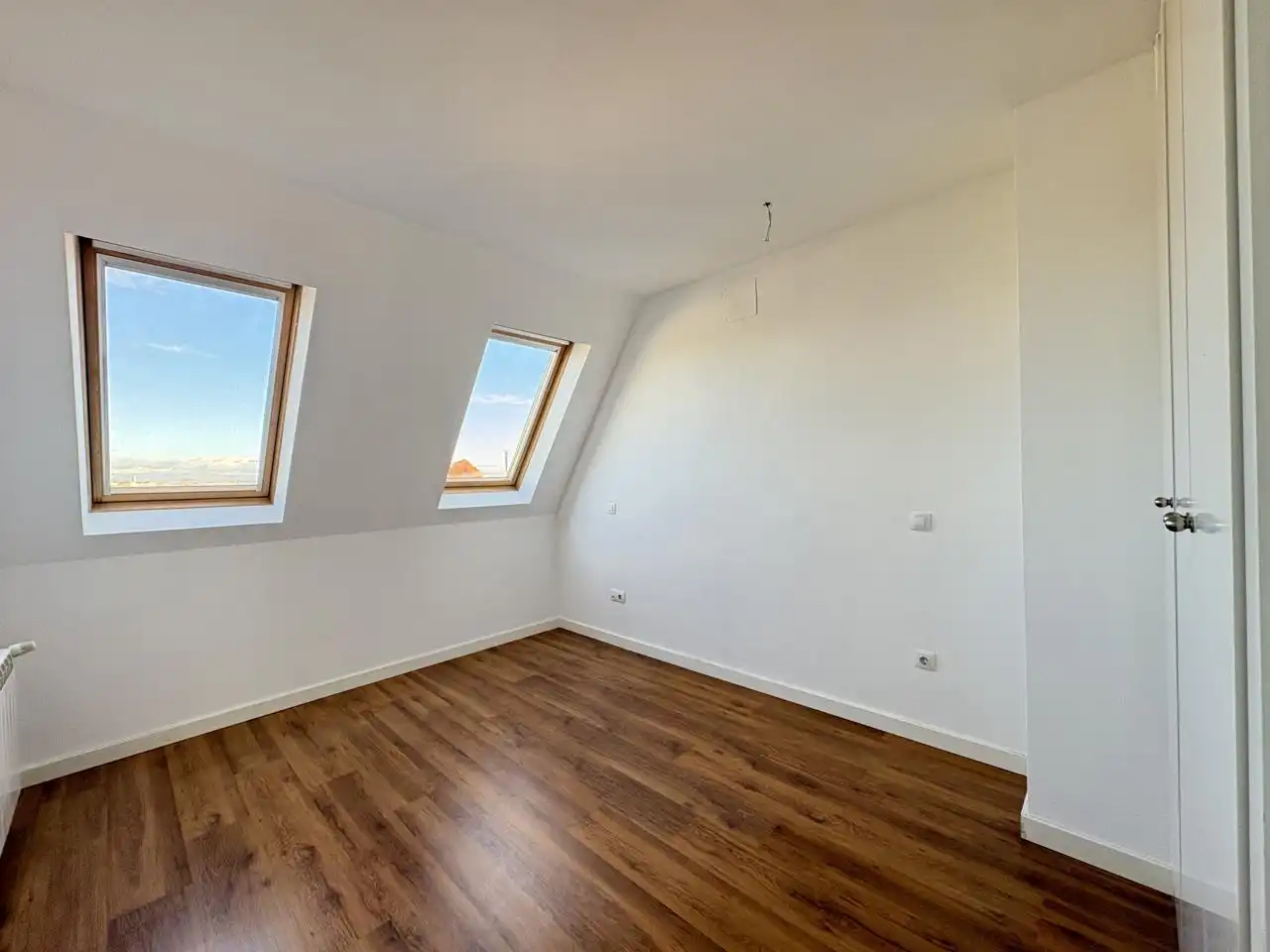 Habitación de Dúplex de alquiler en Pozuelo de Alarcón con Calefacción y Trastero