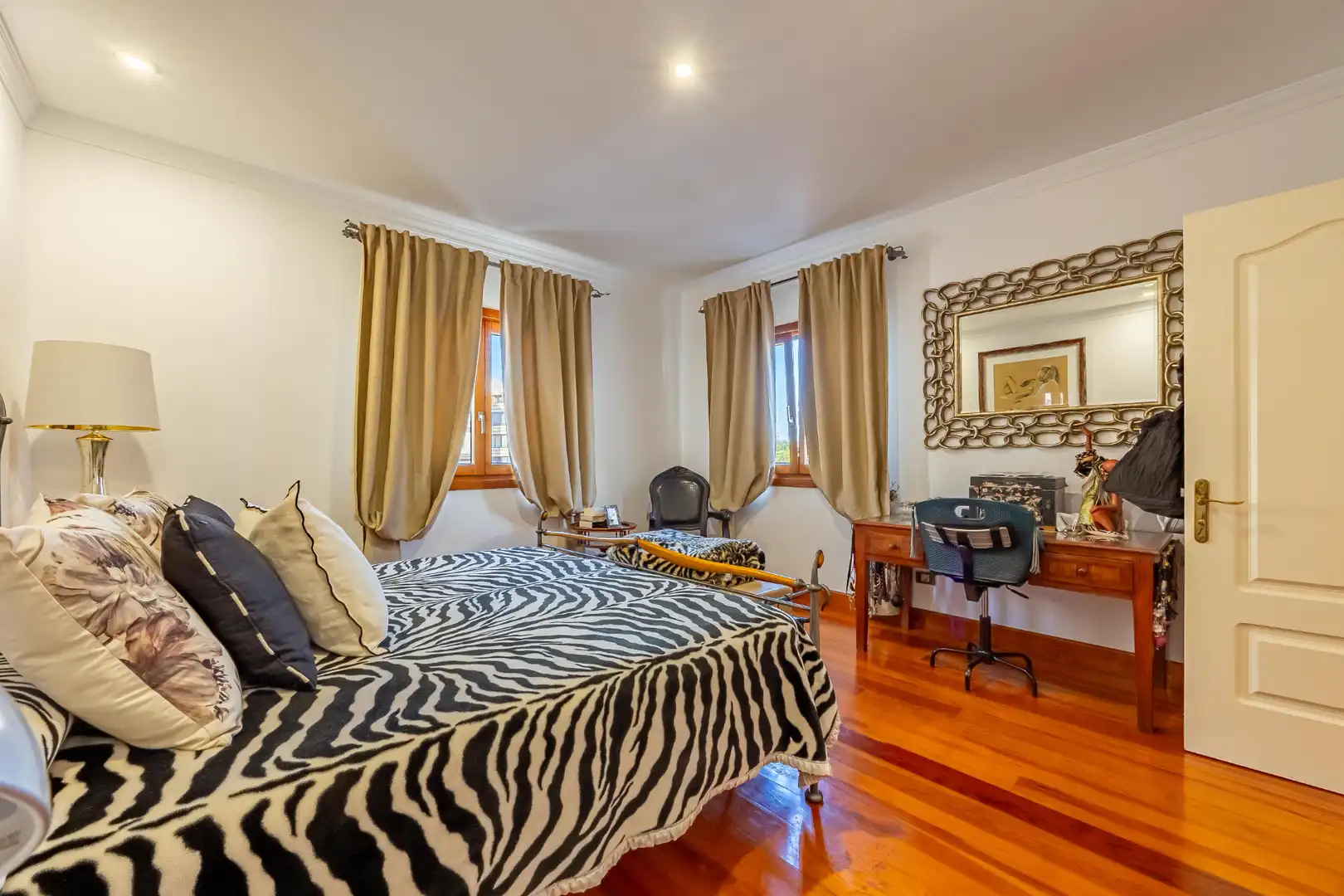 Dormitori de Casa o xalet en venda en Las Palmas de Gran Canaria amb Parquet, Terrassa i Traster
