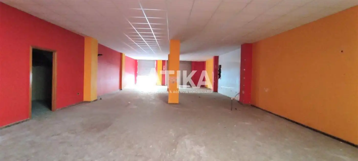 Locale commerciale in vendita a Sant Josep - Zona Hospital, imagen 3