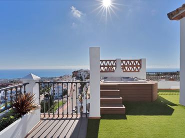 Àtic amb piscina en venda a Calahonda