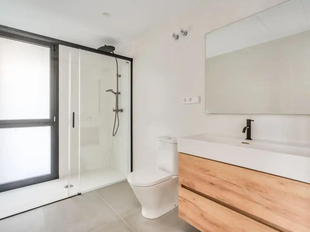 Badezimmer von Haus oder Chalet zur Miete in Matadepera mit Privatgarten, Parkett und Schwimmbad