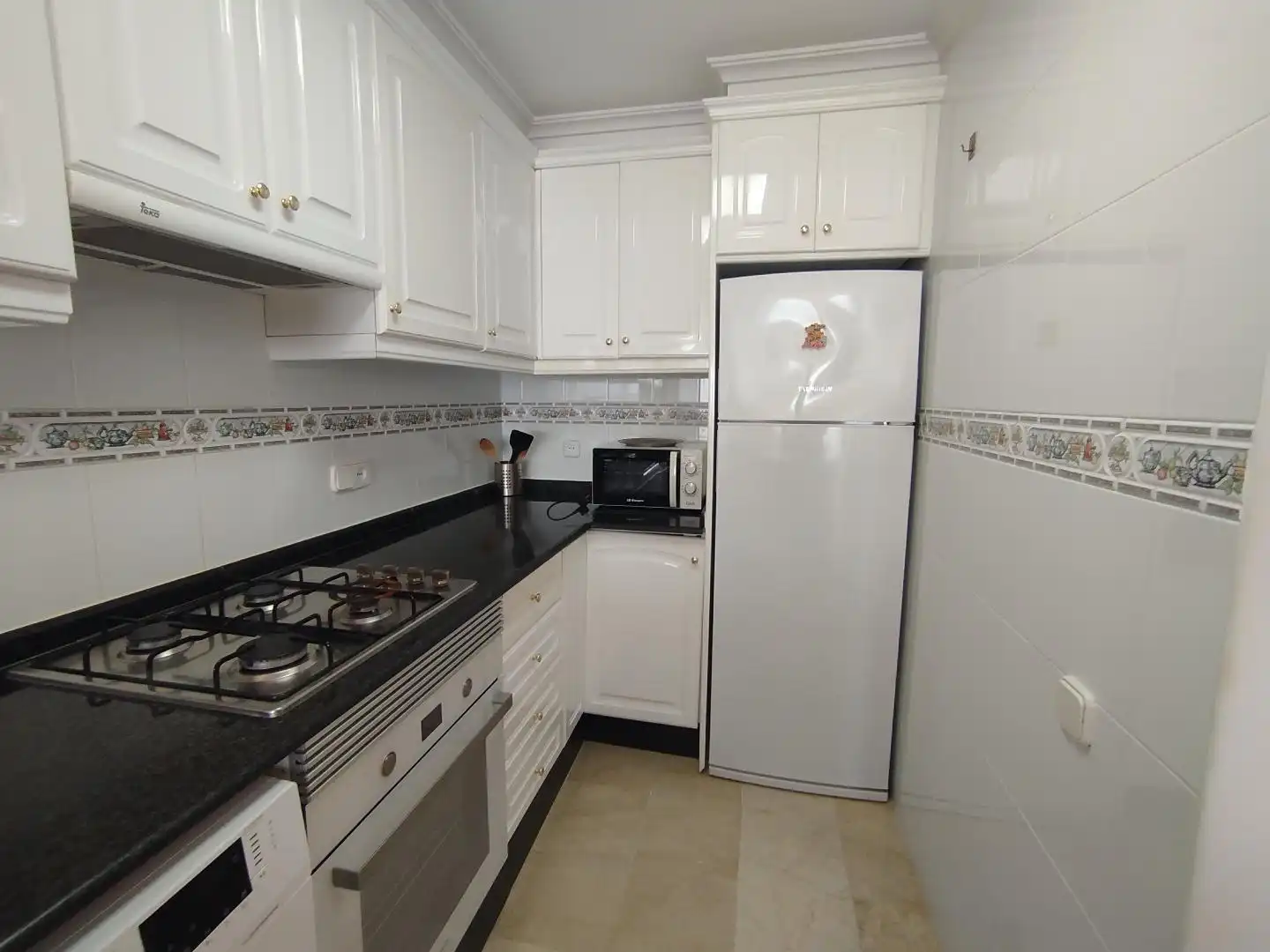 Cocina de Apartamento de alquiler en El Puig de Santa Maria con Terraza, Piscina y Amueblado