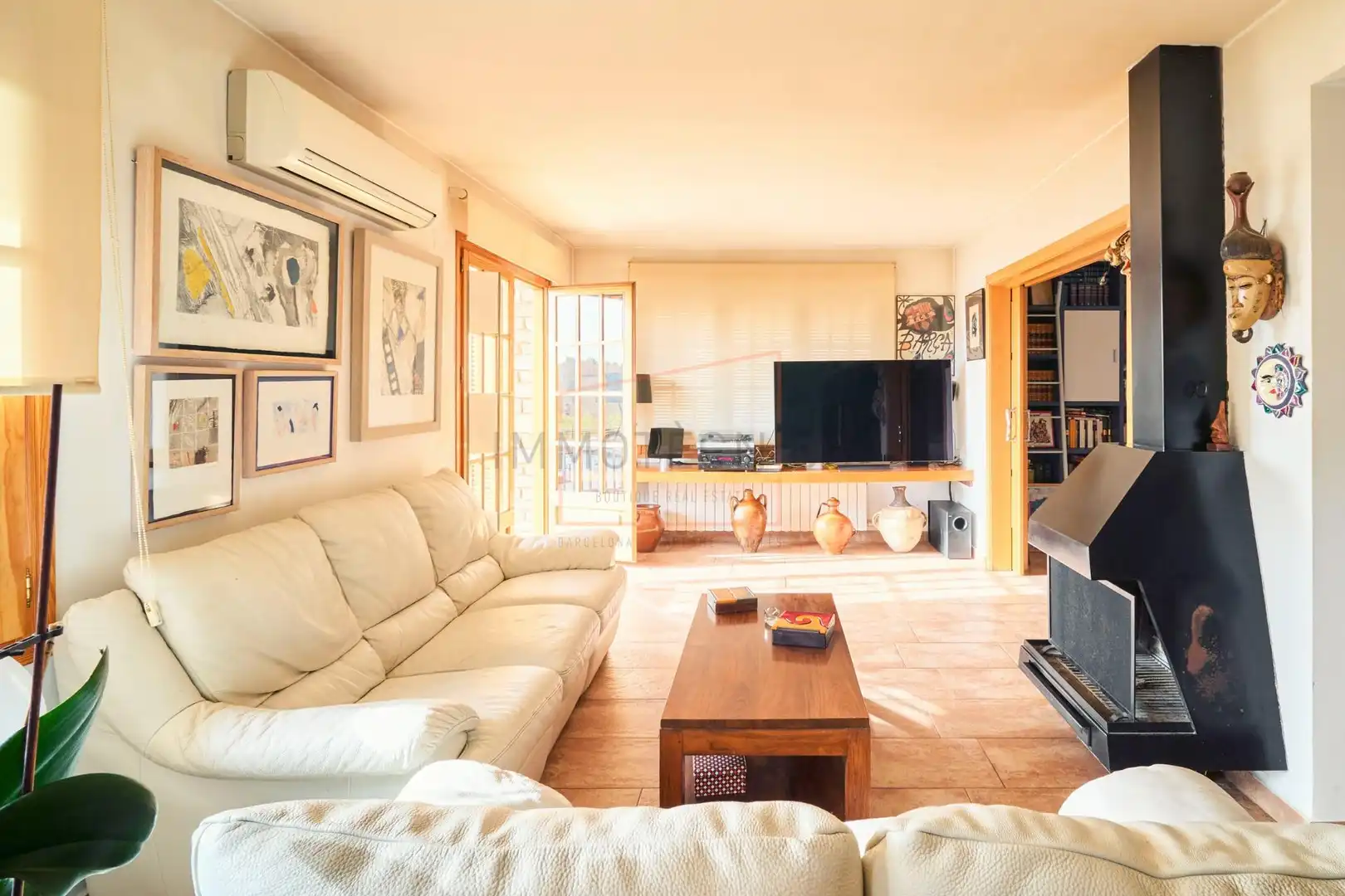 Sala d'estar de Casa o xalet en venda en Les Franqueses del Vallès amb Aire condicionat, Jardí privat i Terrassa