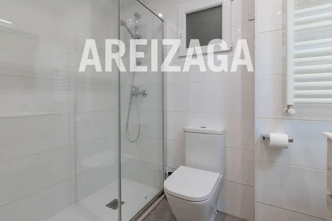 Bathroom of Flat for sale in Donostia - San Sebastián   with Heating