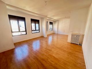 Photo 2 of Flat to rent in Avenida Suero de Quiñones, 20, Centro Ciudad, León Capital